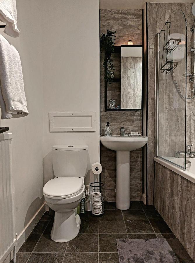 Ferienwohnung Modern&Bright, G/F, 1BR APT. Real Hidden Gem Hamilton Exterior foto